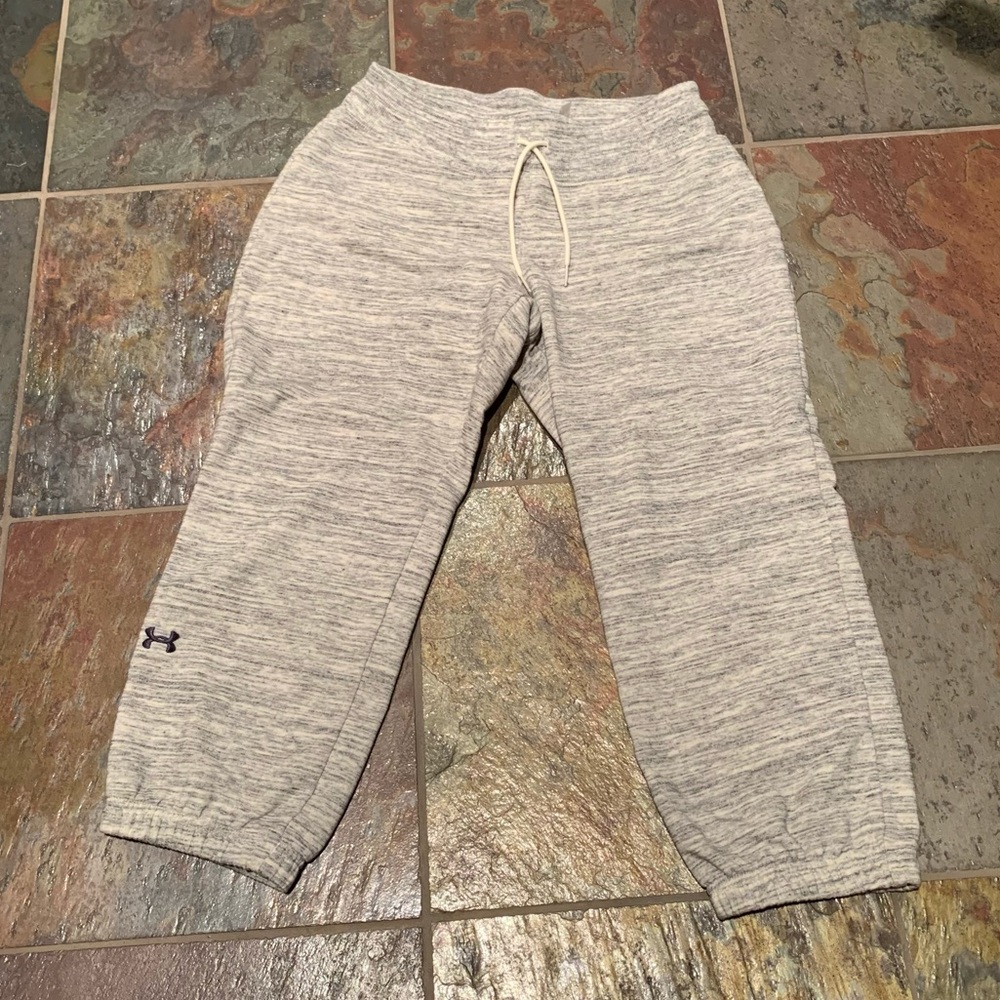 UA Storm capri sweatpants